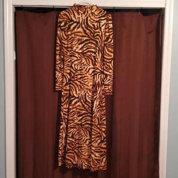Aqua Dresses & Skirts - Gorgeous animal print dress